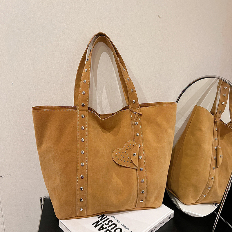 Rivet Handheld Tote Bags for W - đánh giá và giá Interior Design Class
