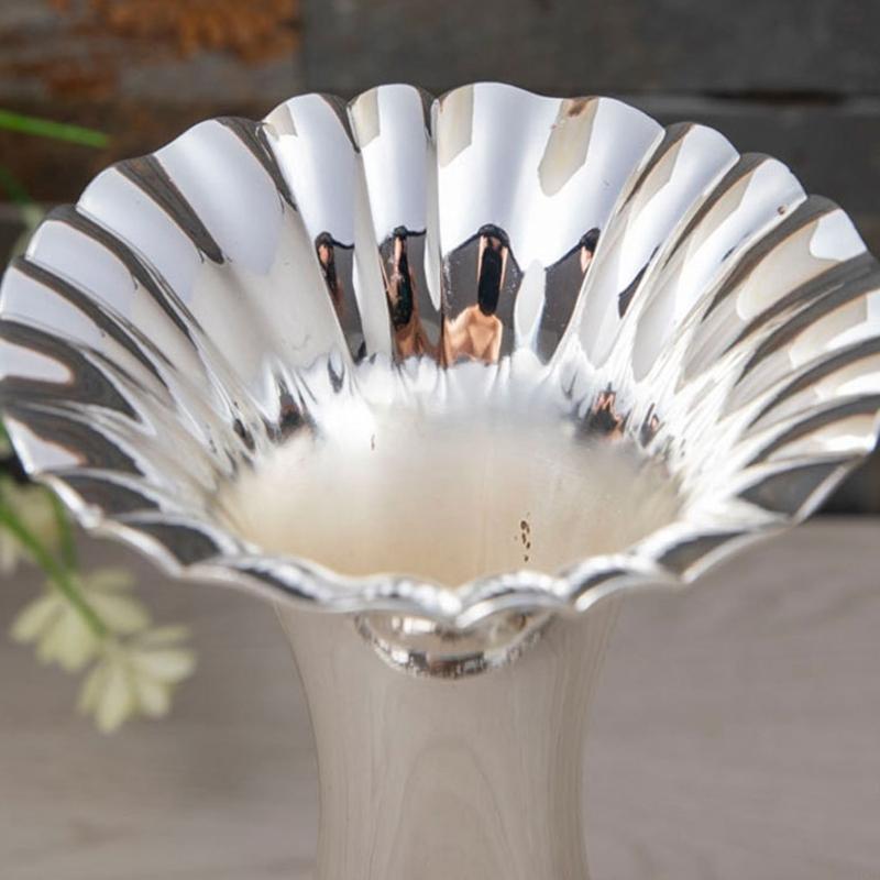 Geometric Embossed Metal Vases - đánh giá và giá Interior Design Scandinavian